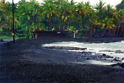 Punaluu Black Sand Beach プナルウ黒砂海岸 ハワイ島 ナビ